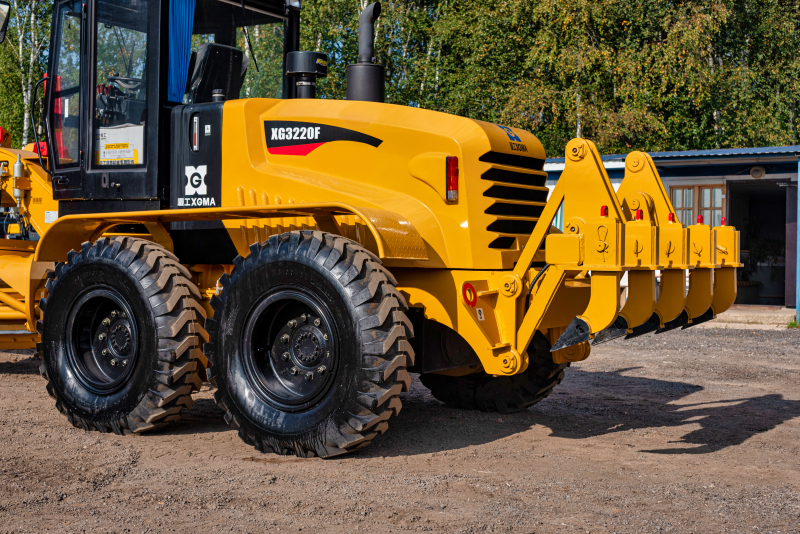 Грейдер XG3220F (Бульдозерный отвал, пятизубый задний рыхлитель) HV Market