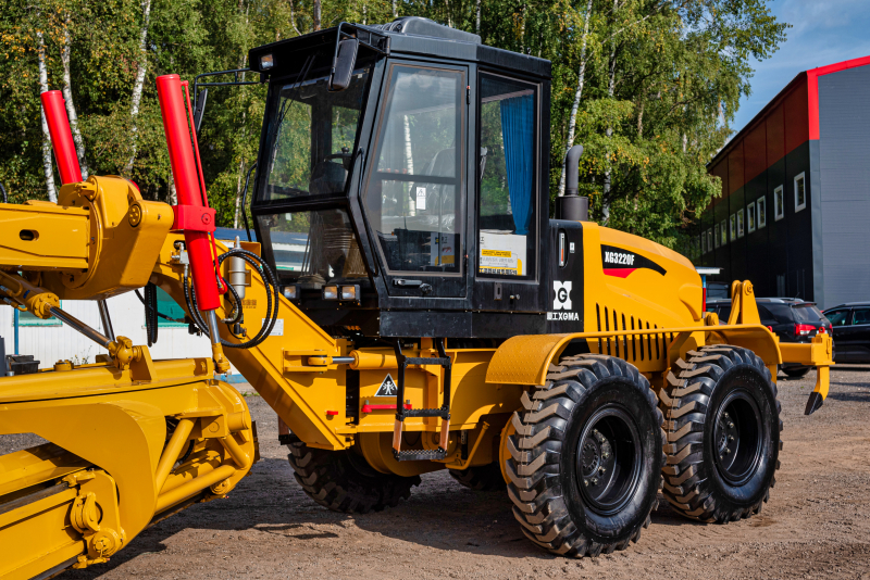 Грейдер XG3220F (Бульдозерный отвал, пятизубый задний рыхлитель) HV Market