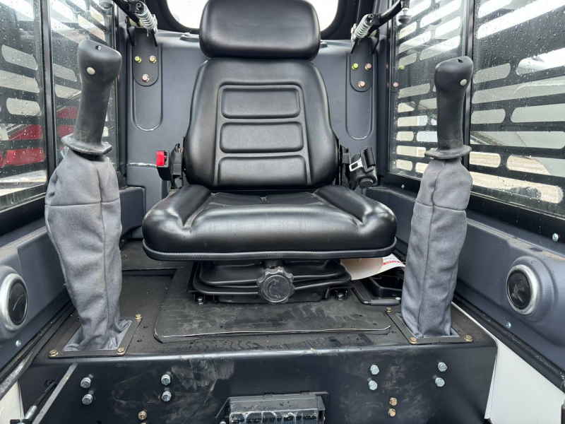 Мини-погрузчик XTRAC S8 (850 кг)