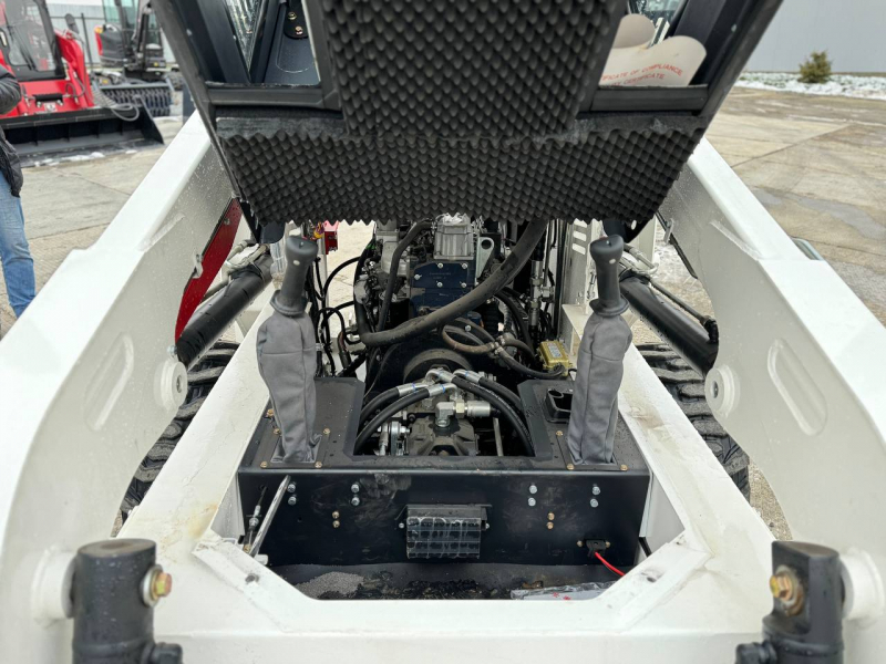 Мини-погрузчик XTRAC S8 (850 кг)