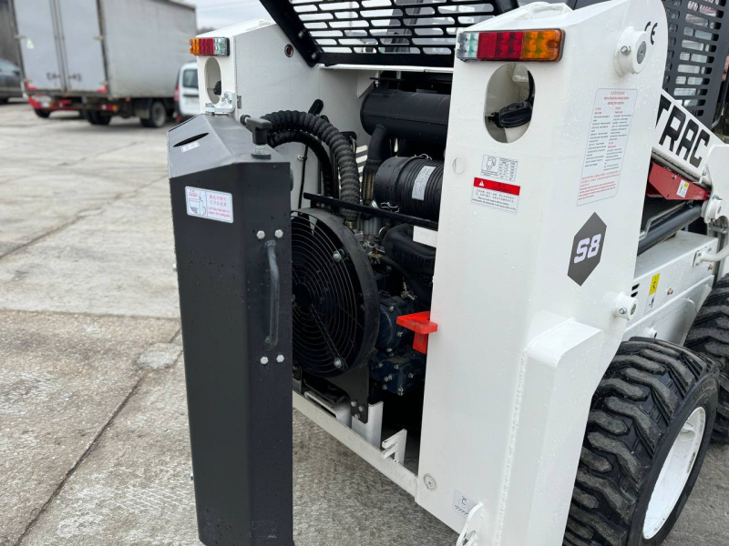 Мини-погрузчик XTRAC S8 (850 кг)