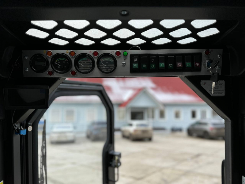 Мини-погрузчик XTRAC S8 (850 кг)