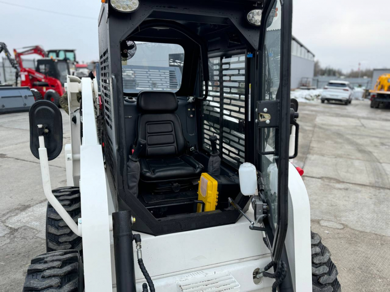 Мини-погрузчик XTRAC S8 (850 кг)