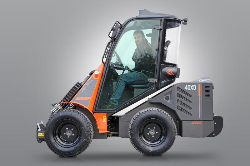 Мини-погрузчик CASTLOADERS 40XD (Большие колеса ALL TRAC )