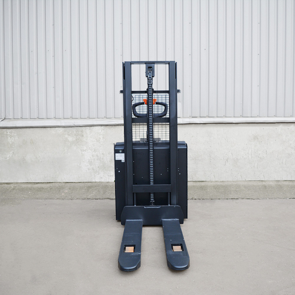 Самоходный штабелер OXLIFT BX1526E 2600 мм 1500 кг с платформой для оператора